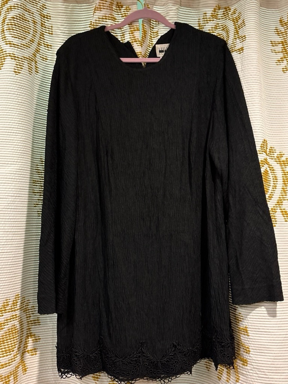 Vintage Leslie Fay Black long sleeved shift dress